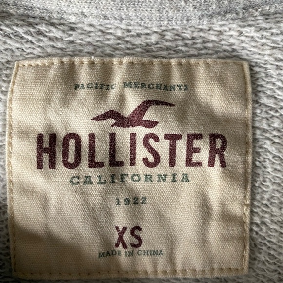 Hollister Sweater - Picture 3 of 3